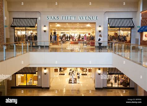 saks fifth avenue store locations.